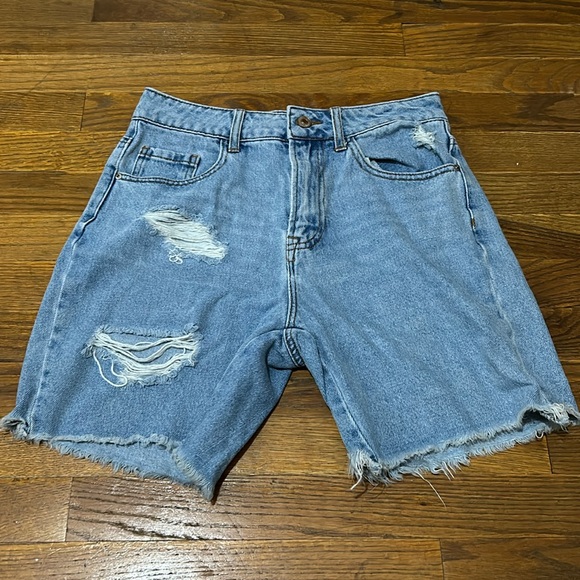 Forever 21 premium denim shorts - Picture 2 of 5